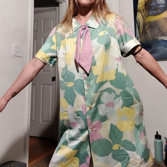 Vintage 1960's I - Appel retro floral caftan ~ housedress with pocket and tie